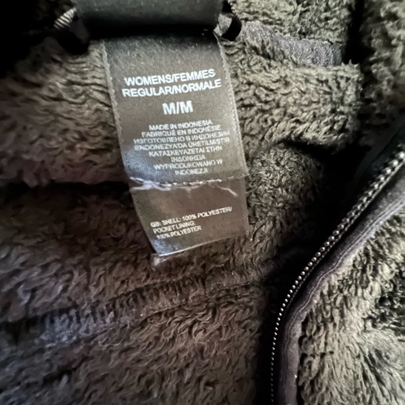 The North Face Fuzzy Black Fleece Jacket - Picture 6 of 13